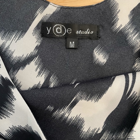 Gorgeous flower print tank top - Picture 3 of 3